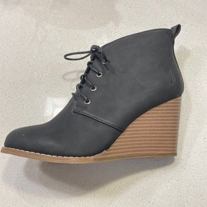 Dark grey Nautica Waterline Wedge Booties
